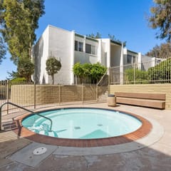 Cozy Condo with Pool, SPA + 10 mins to the beach!