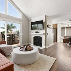 Walk to the beach! Garage parking! NEW Lux Bnb!