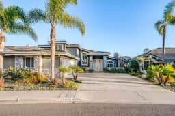 *Beautiful Ocean View Home! *Walk to the Beach*