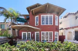 30 secs to Beach, Ocean-view patio, Roof Deck