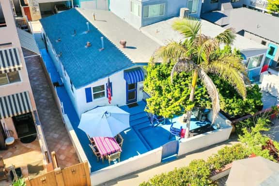 Beach House | 150ft from beach & 3 parking spots! - Image 1