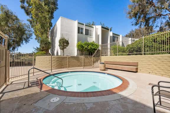 Cozy Condo with Pool, SPA + 10 mins to the beach! - Image 1