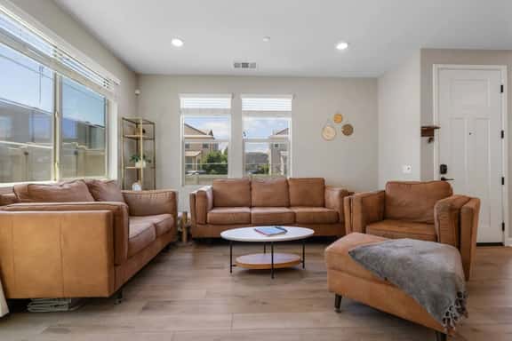 Family home with Private Gym - Image 1