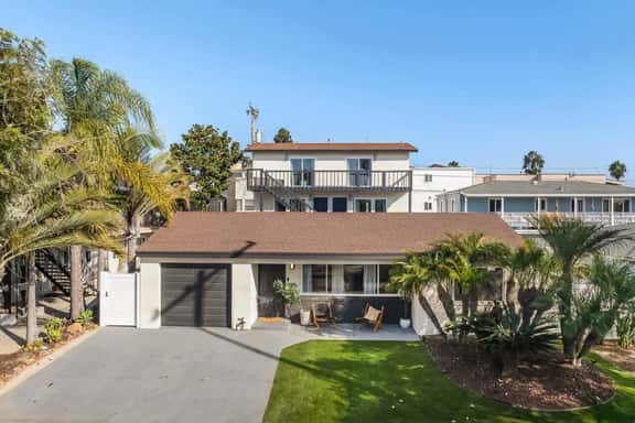 Jewell Street Gem - 3 properties in 1! - Image 1