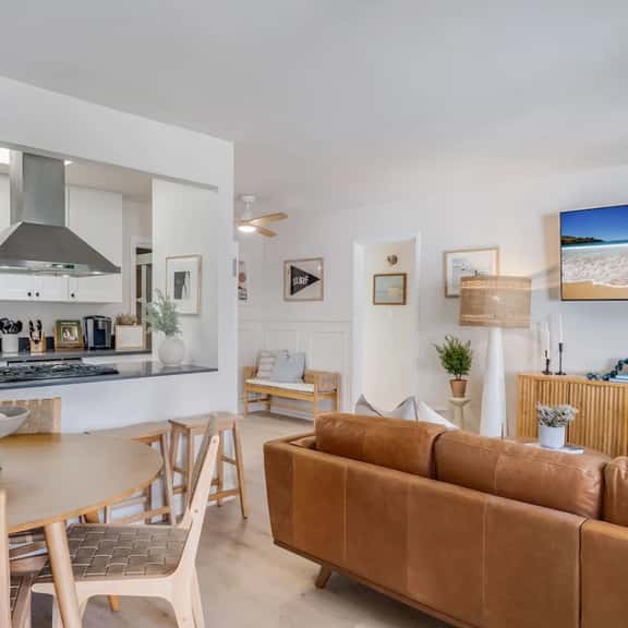 Boho Vibes | Steps from Pacific Beach | Sleeps 8! - Image 1