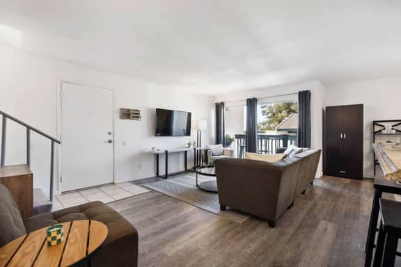 Cozy Condo with Pool, SPA + 10 mins to the beach!