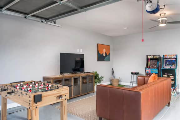 FREE Heated Pool! 5 Bedroom Oasis with Game Room!