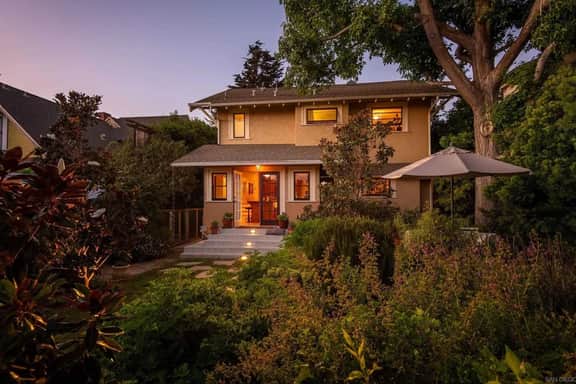Gorgeous Eccentric Home with Cowboy Pool!
