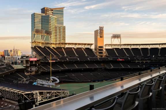 Luxury Ocean-View Penthouse! Petco Park access!