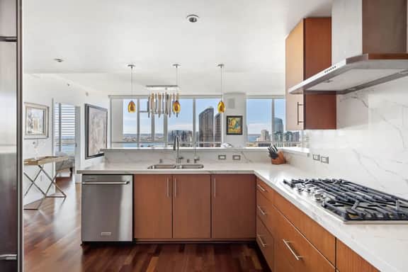 Luxury Ocean-View Penthouse! Petco Park access!