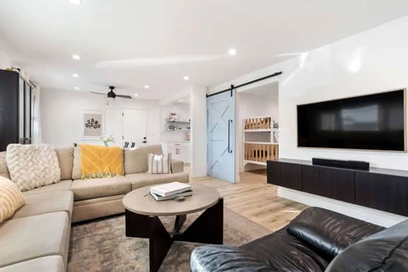 Surf Farmhouse | Hot Tub, Big Backyard, Sleeps 7!