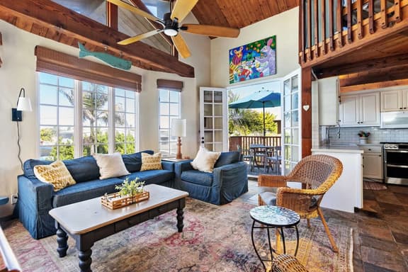 30 secs to Beach, Ocean-view patio, Roof Deck