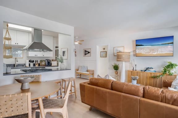 Boho Vibes | Steps from Pacific Beach | Sleeps 8!