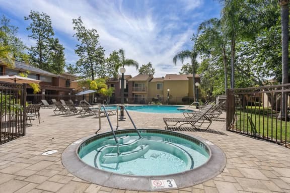 Cozy 2-bedroom in Central SD