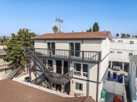 Jewell Street Gems Two homes in one