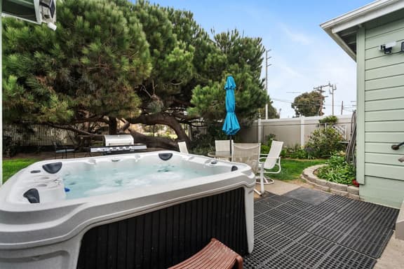Oceanside Bungalow *1 Mile to Beach & Pier!*
